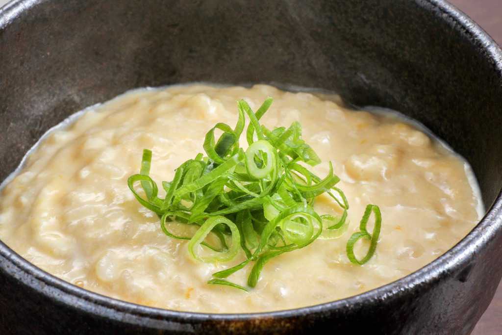 佐嘉平川屋の温泉湯豆腐の汁で作る雑炊、鍋料理の締めの雑炊