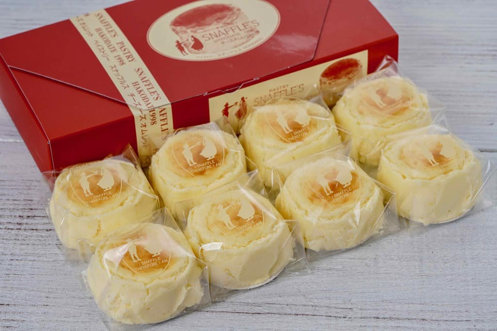 お取り寄せスイーツ・スナッフルスのチーズオムレット8個と化粧箱、北海道のお取り寄せチーズケーキ