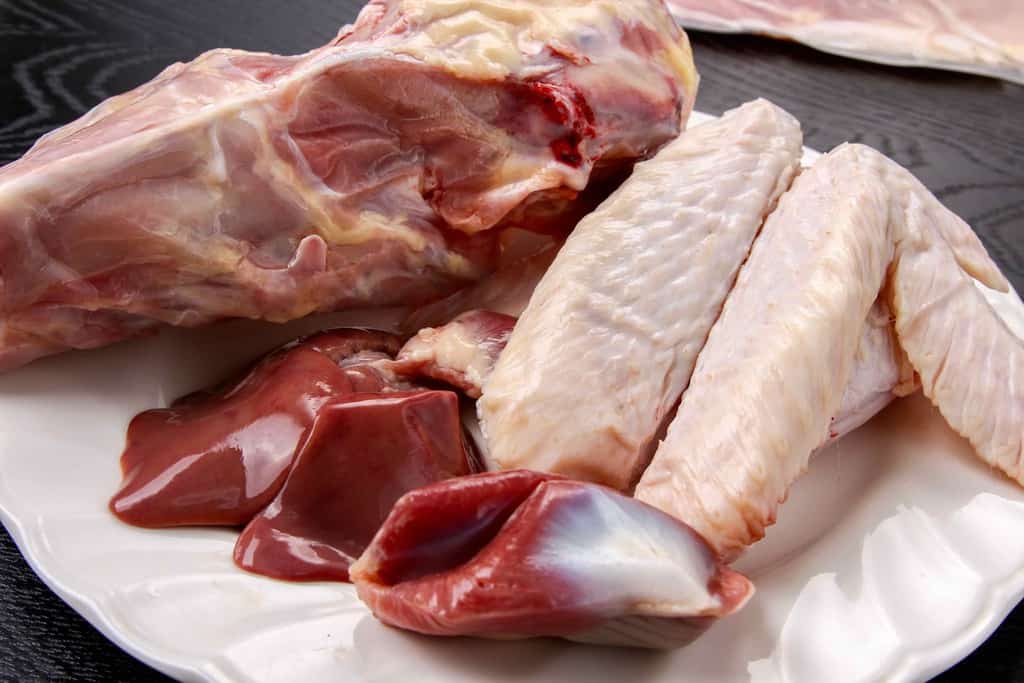 地どりの鶏はまのお取り寄せさつま地鶏の生肉（ガラ・手羽・レバー・砂ずり）、新鮮なさつま地鶏の肉