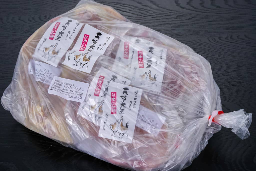 熊本県の北垣商店から届いた透明ビニール袋に入った「天草大王」の生肉、通販・お取り寄せ地鶏肉