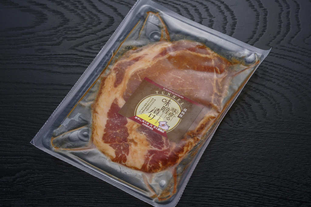唐津くん煙工房の「豚ロース味噌漬」のパッケージ