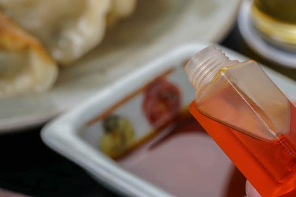 餃子タレに入れる前の容器に入った蓮月の特製辣油
