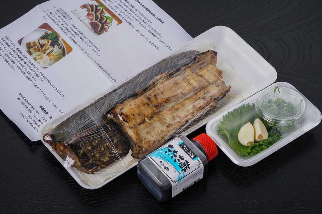 高知県たたきやからお取り寄せした「かつおうつぼタタキセット」、通販鰹・ウツボのタタキ